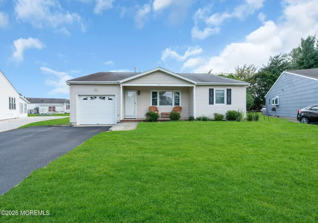 Photo 4 of Single family home for sale at 15 Wiltshire Ct, Toms River, NJ 08757 | MLS# 22630341 | Listing updated on 2026-10-04
