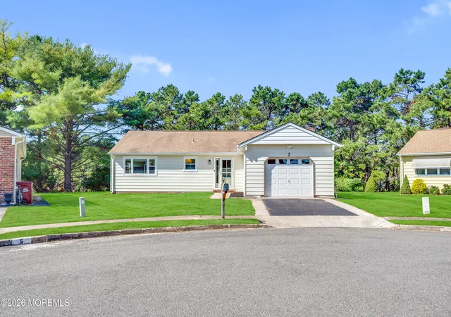Photo 1 of Single family home for sale at 7 San Carlos Ct, Toms River, NJ 08757 | MLS# 22631946 | Listing updated on 2026-10-21
