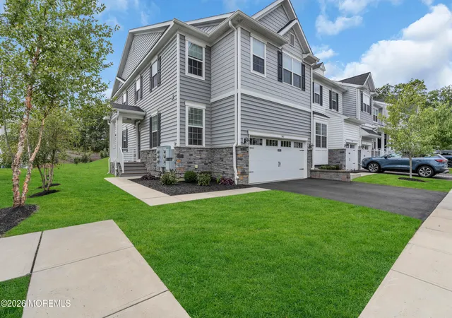 Listing Photo 4 - Condo for sale in building located at 3443 Gln Oaks Ln, Wall Township, NJ 07719
