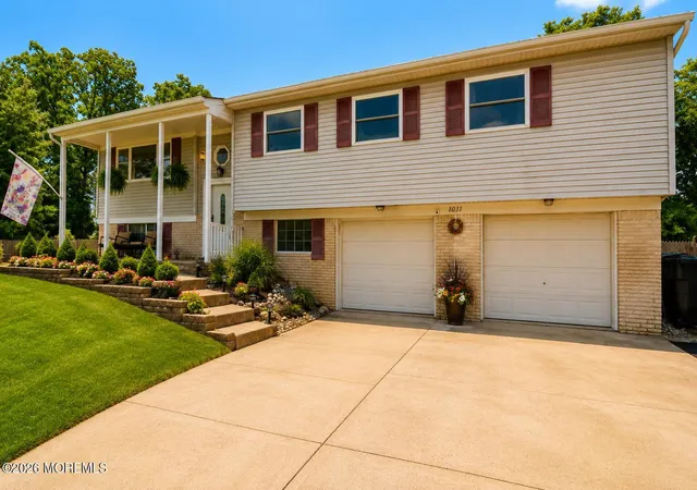 Photo 1 of Single family home for sale at 1031 Zircon Dr, Toms River, NJ 08753 | MLS# 22630968 | Listing updated on 2026-10-20