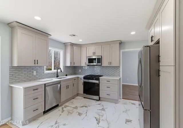 Photo 2 of Single family home for sale at 39 Blue Jay Dr, Toms River, NJ 08755 | MLS# 22631021 | Listing updated on 2026-10-26