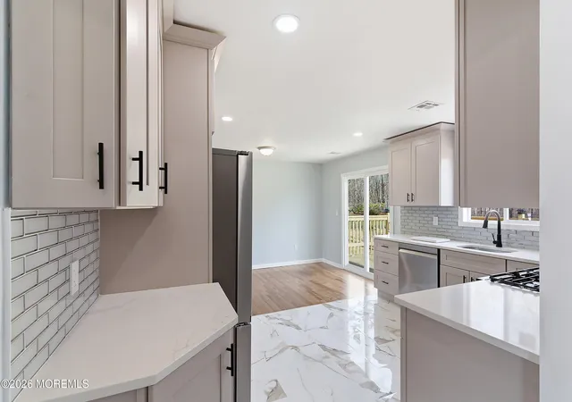 Photo 3 of Single family home for sale at 39 Blue Jay Dr, Toms River, NJ 08755 | MLS# 22631021 | Listing updated on 2026-10-26