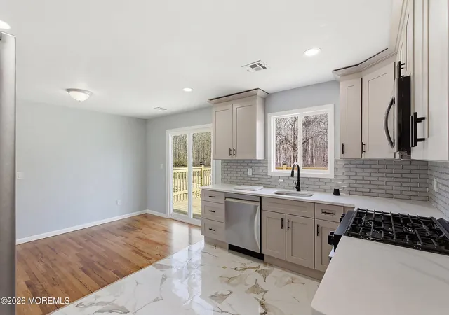 Photo 4 of Single family home for sale at 39 Blue Jay Dr, Toms River, NJ 08755 | MLS# 22631021 | Listing updated on 2026-10-26