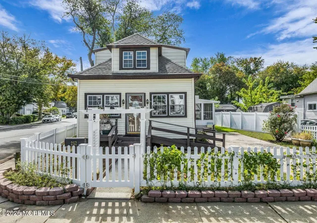 Photo 1 of Single family home for sale at 252 Port Monmouth Rd, North Middletown, NJ 07748 | MLS# 22631346 | Listing updated on 2026-10-27