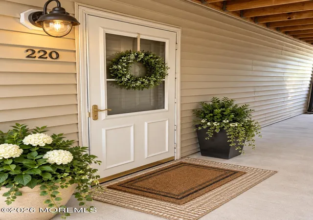 Listing Photo 1 - Condo for sale in building located at 220 Wedgewood Cir, Belford, NJ 07718