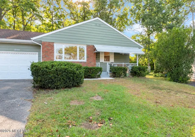 Photo 1 of Single family home for sale at 7 Bellflower Ct, Toms River, NJ 08755 | MLS# 22632297 | Listing updated on 2026-10-19