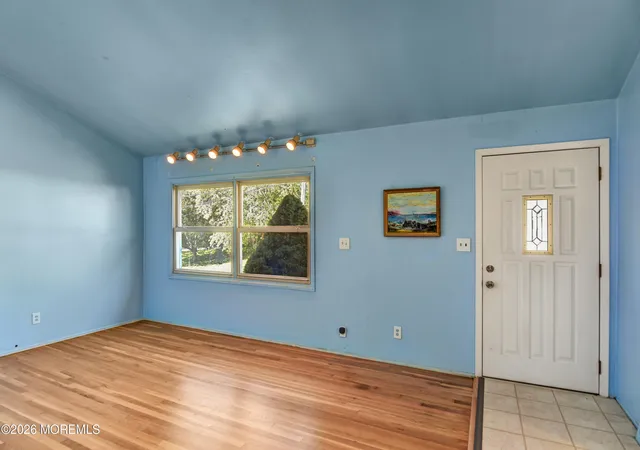 Photo 4 of Single family home for sale at 104 Pinetree Dr, Parlin, NJ 08859 | MLS# 22633420 | Listing updated on 2026-10-26