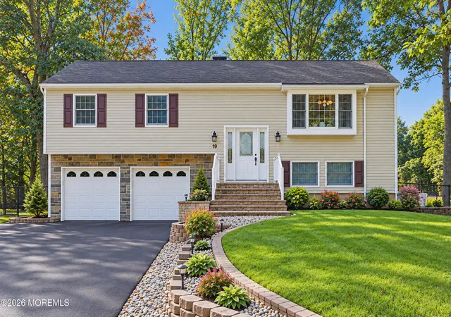 Photo 1 of Single family home for sale at 19 Buckingham Dr, Jackson, NJ 08527 | MLS# 22631591 | Listing updated on 2026-10-28