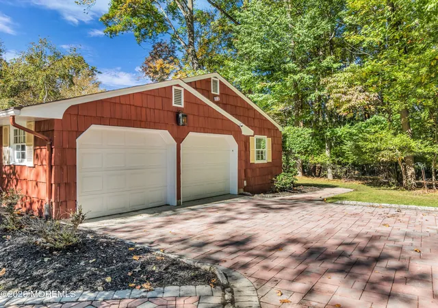 Photo 4 of Single family home for sale at 35 Heyward Hills Dr, Holmdel, NJ 07733 | MLS# 22632785 | Listing updated on 2026-10-27