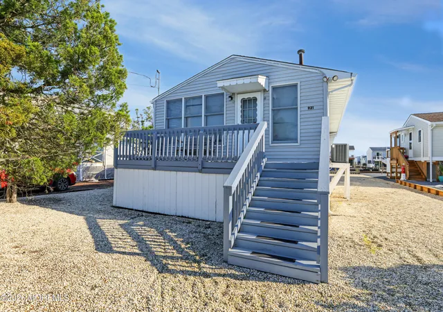 Photo 1 of Single family home for sale at 921 S Green St, Tuckerton, NJ 08087 | MLS# 22632808 | Listing updated on 2026-10-17