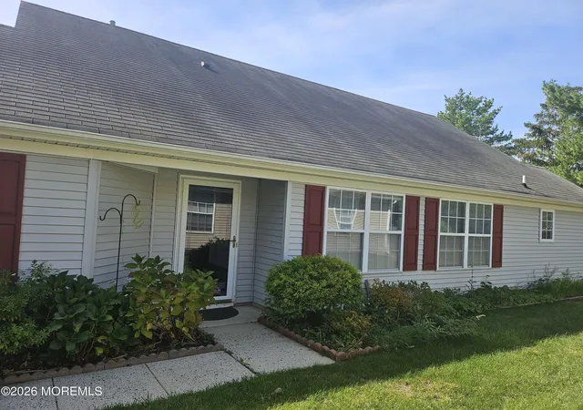 Photo 1 of Single family home for sale at 6 Rosewood Dr, Lakewood, NJ 08701 | MLS# 22632101 | Listing updated on 2026-10-16