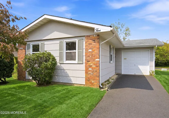 Photo 1 of Sale Pending at 5 Thomas Ct, Brick, NJ 08724 | MLS# 22632889 | Listing updated on 2026-10-21