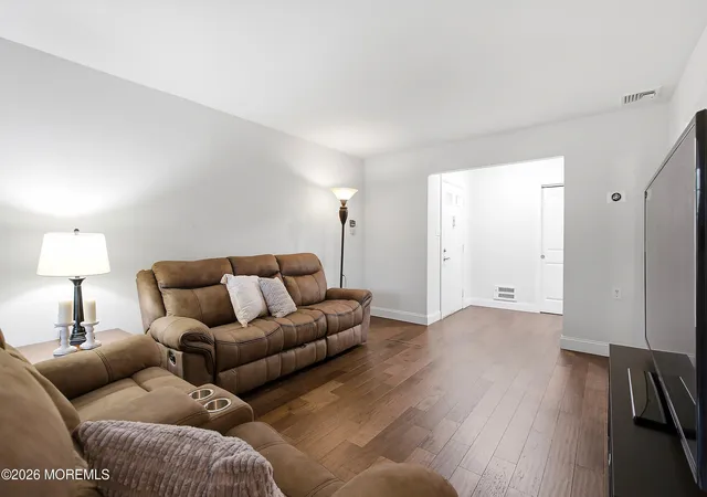 Photo 4 of Sale Pending at 5 Thomas Ct, Brick, NJ 08724 | MLS# 22632889 | Listing updated on 2026-10-21