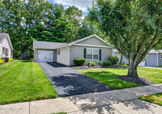 Photo 1 of Single family home for sale at 39 Blue Ridge Dr, Brick, NJ 08724 | MLS# 22632403 | Listing updated on 2026-10-16