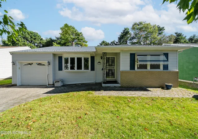 Photo 1 of Single family home for sale at 92 Castleton Dr, Toms River, NJ 08757 | MLS# 22632939 | Listing updated on 2026-10-19