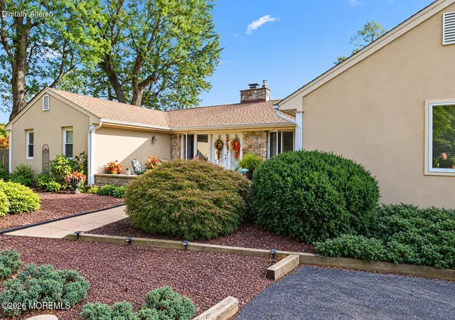 Photo 4 of Single family home for sale at 944 Leonardville Rd, Leonardo, NJ 07737 | MLS# 22632558 | Listing updated on 2026-10-26