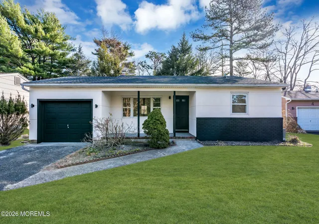 Photo 3 of Single family home for sale at 6 Stanford Dr, Toms River, NJ 08757 | MLS# 22632203 | Listing updated on 2026-10-25