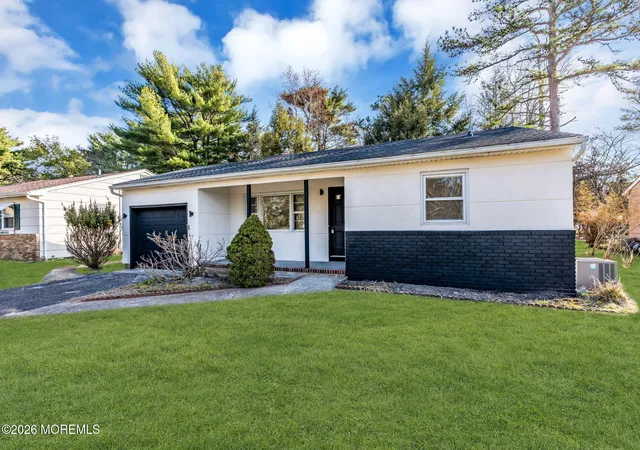 Photo 4 of Single family home for sale at 6 Stanford Dr, Toms River, NJ 08757 | MLS# 22632203 | Listing updated on 2026-10-25