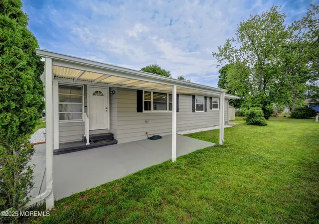 Photo 3 of Single family home for sale at 234 N Charlotteville Dr, Toms River, NJ 08757 | MLS# 22632325 | Listing updated on 2026-10-28