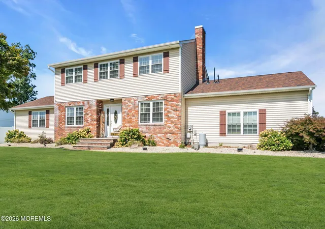 Photo 2 of Single family home for sale at 336 Twin Oaks Dr, Toms River, NJ 08753 | MLS# 22633263 | Listing updated on 2026-10-27
