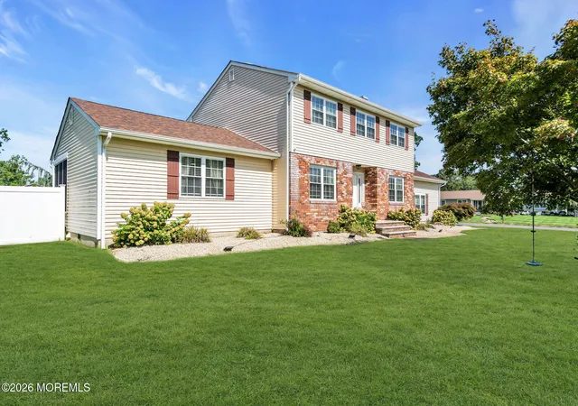 Photo 4 of Single family home for sale at 336 Twin Oaks Dr, Toms River, NJ 08753 | MLS# 22633263 | Listing updated on 2026-10-27