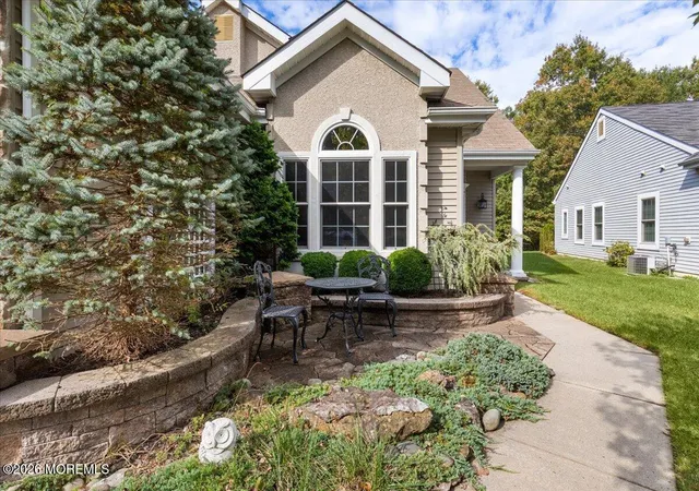 Photo 1 of Single family home for sale at 17 Seminole Ct, Jackson, NJ 08527 | MLS# 22632790 | Listing updated on 2026-10-26