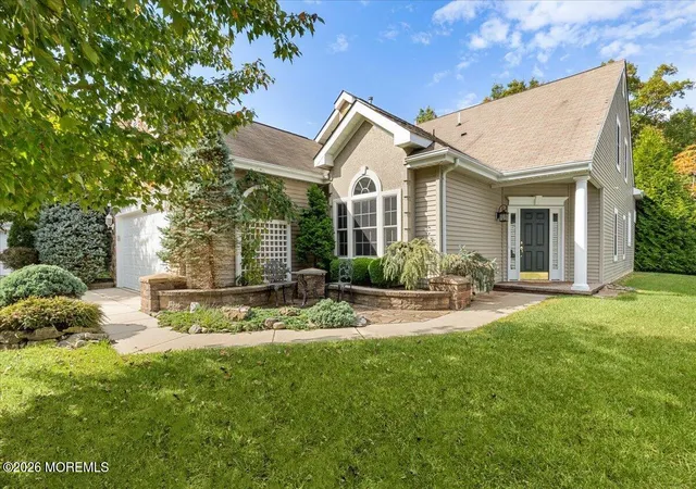 Photo 2 of Single family home for sale at 17 Seminole Ct, Jackson, NJ 08527 | MLS# 22632790 | Listing updated on 2026-10-26