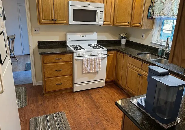 Photo 4 of Sale Pending at 942 Old York Rd, Hightstown, NJ 08520 | MLS# 22632763 | Listing updated on 2026-10-28