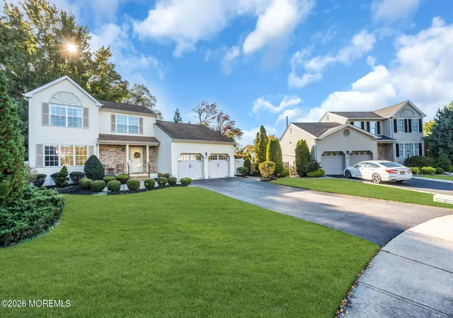 Photo 4 of Sale Pending at 38 Hyer Ct, Matawan, NJ 07747 | MLS# 22632947 | Listing updated on 2026-10-26