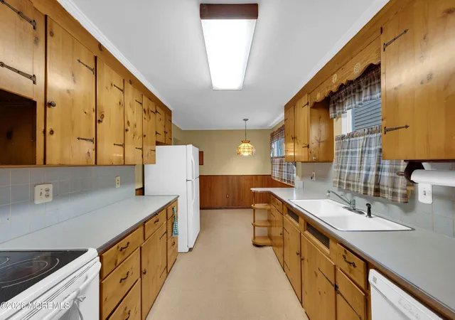Photo 4 of Sale Pending at 705 Franklin St, Point Pleasant Boro, NJ 08742 | MLS# 22633100 | Listing updated on 2026-10-29