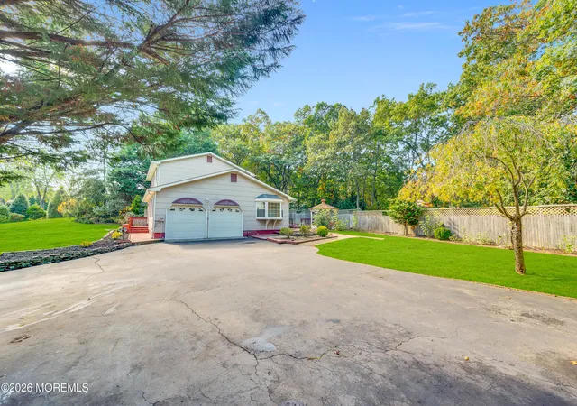 Photo 4 of Single family home for sale at 737 Revere Dr, Brick, NJ 08724 | MLS# 22632949 | Listing updated on 2026-10-26