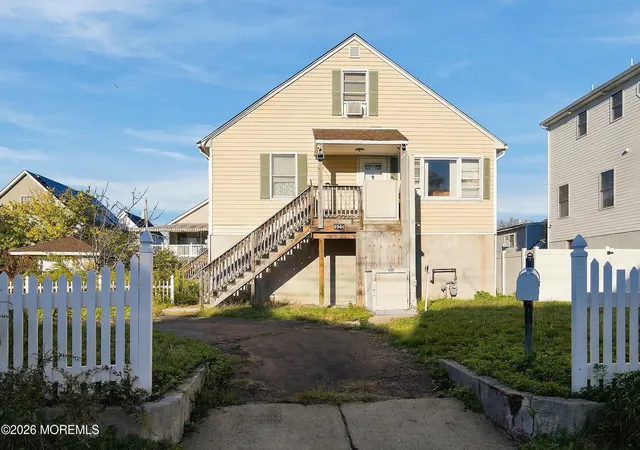 Photo 1 of Single family home for sale at 925 6th Street, Keyport, NJ 07735 | MLS# 22633187 | Listing updated on 2026-10-26