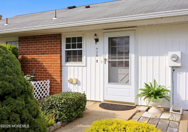 Photo 2 of Single family home for sale at 928d Thornhill Ct #D, Lakewood, NJ 08701 | MLS# 22632965 | Listing updated on 2026-10-27