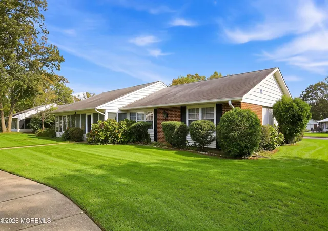 Photo 3 of Single family home for sale at 928d Thornhill Ct #D, Lakewood, NJ 08701 | MLS# 22632965 | Listing updated on 2026-10-27