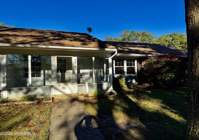 Photo 4 of Single family home for sale at 442 D Cheshire Ct, Lakewood, NJ 08701 | MLS# 22632991 | Listing updated on 2026-10-27