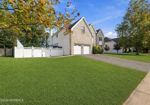 Photo 4 of Single family home for sale at 7 Salvatore Dr, Lakewood, NJ 08701 | MLS# 22633427 | Listing updated on 2026-10-22