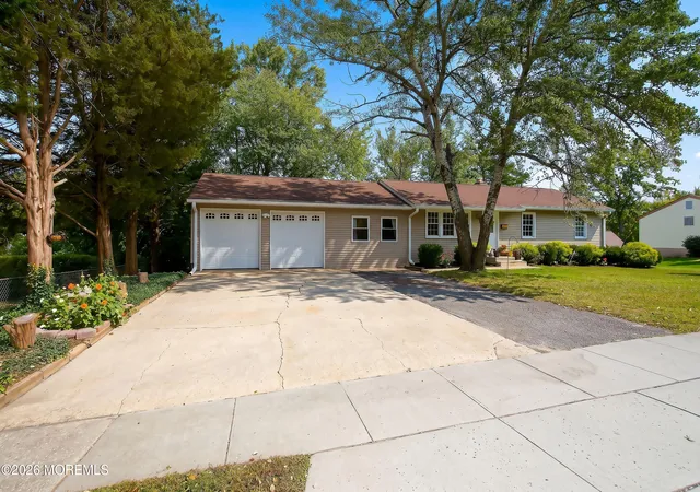 Photo 1 of Single family home for sale at 8 Hampton Rd, Howell, NJ 07731 | MLS# 22633091 | Listing updated on 2026-10-26