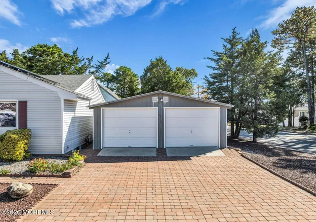 Photo 2 of Single family home for sale at 27 Pine Brk Dr, Toms River, NJ 08753 | MLS# 22633402 | Listing updated on 2026-10-27