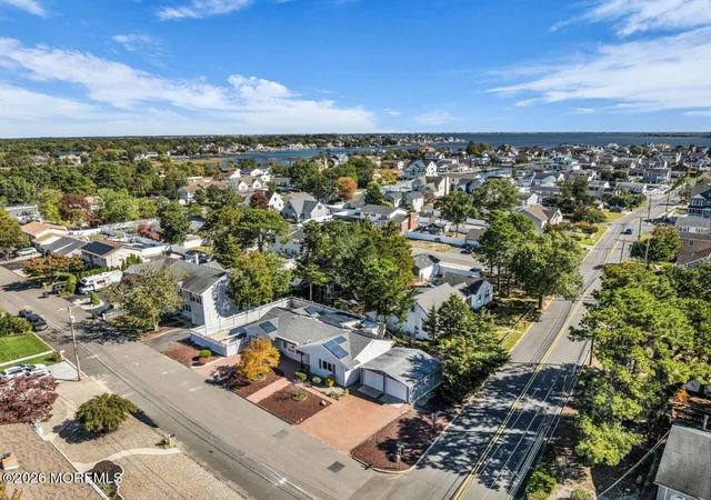 Photo 3 of Single family home for sale at 27 Pine Brk Dr, Toms River, NJ 08753 | MLS# 22633402 | Listing updated on 2026-10-27