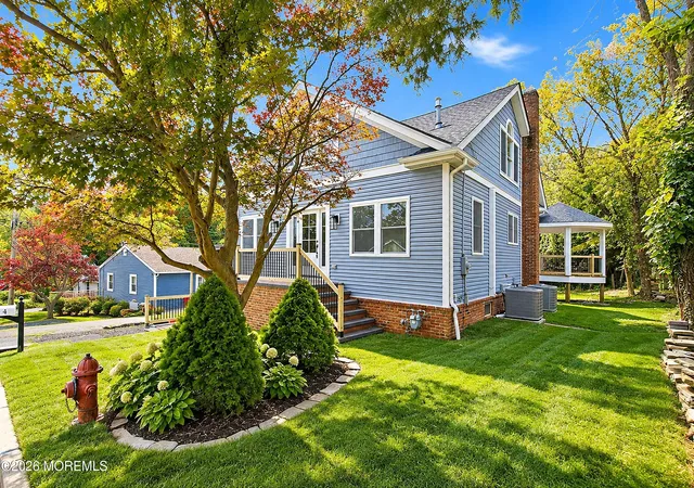 Photo 3 of Single family home for sale at 4 Oneida Ave, Atlantic Highlands, NJ 07716 | MLS# 22633108 | Listing updated on 2026-10-26