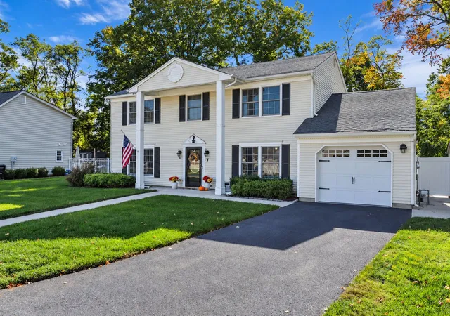 Photo 2 of Single family home for sale at 7 Simek Ln, Port Monmouth, NJ 07758 | MLS# 22633116 | Listing updated on 2026-10-28