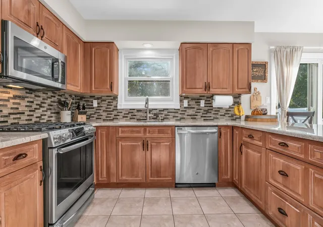 Photo 4 of Single family home for sale at 7 Simek Ln, Port Monmouth, NJ 07758 | MLS# 22633116 | Listing updated on 2026-10-28
