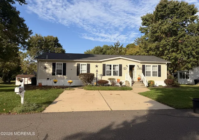 Single family home for sale at 5 Tanglewood Dr, Cream Ridge, NJ 08514 | MLS# 22633118