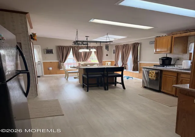 Photo 4 of Single family home for sale at 5 Tanglewood Dr, Cream Ridge, NJ 08514 | MLS# 22633118 | Listing updated on 2026-10-20