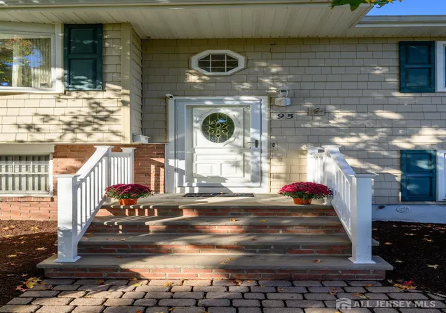Photo 3 of Single family home for sale at 95 New Dover Ave, Colonia, NJ 07067 | MLS# 22633174 | Listing updated on 2026-10-26