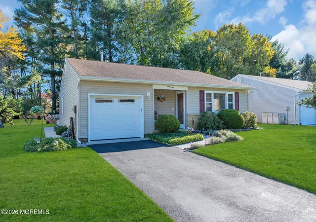 Photo 4 of Single family home for sale at 61 Northumberland Dr, Toms River, NJ 08757 | MLS# 22633720 | Listing updated on 2026-10-26