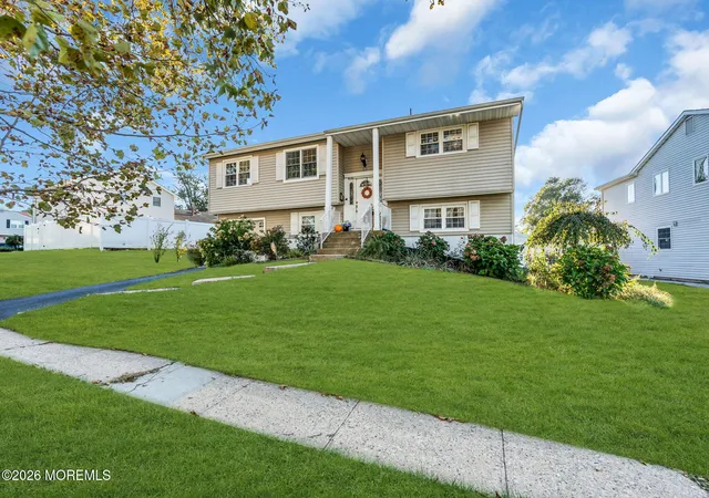 Photo 1 of Single family home for sale at 26 Tralee Rd, Hazlet, NJ 07730 | MLS# 22633472 | Listing updated on 2026-10-28