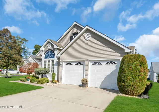 Photo 1 of Single family home for sale at 5 Manchester Ct, Jackson, NJ 08527 | MLS# 22633406 | Listing updated on 2026-10-29