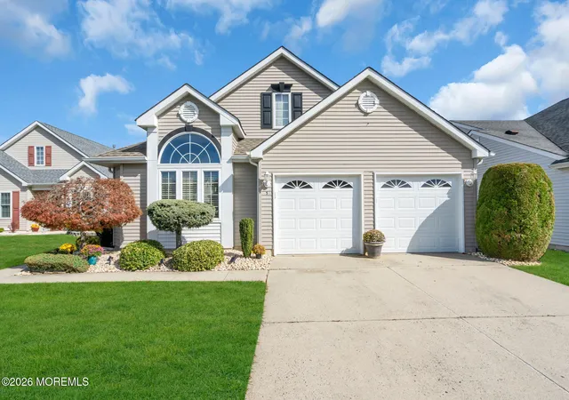 Photo 3 of Single family home for sale at 5 Manchester Ct, Jackson, NJ 08527 | MLS# 22633406 | Listing updated on 2026-10-29