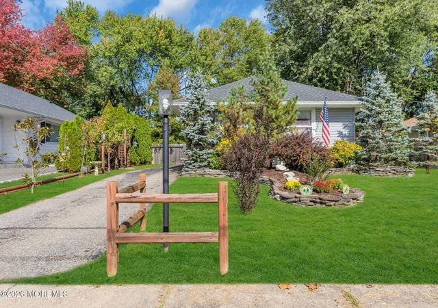 Photo 3 of Single family home for sale at 87 Niagara Dr, Toms River, NJ 08753 | MLS# 22633457 | Listing updated on 2026-10-26